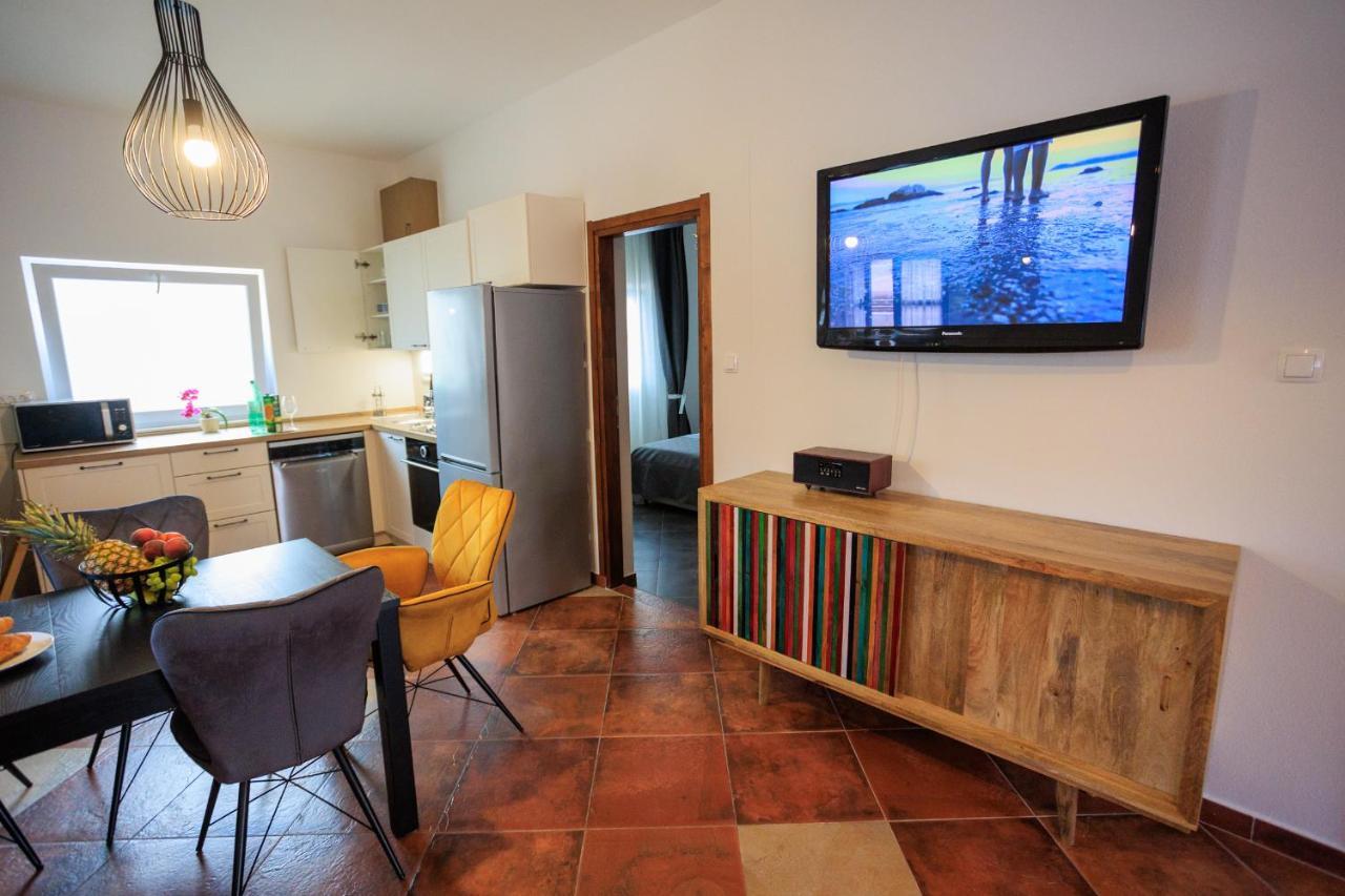 Mustra House - Private Pool & Sauna Villa
