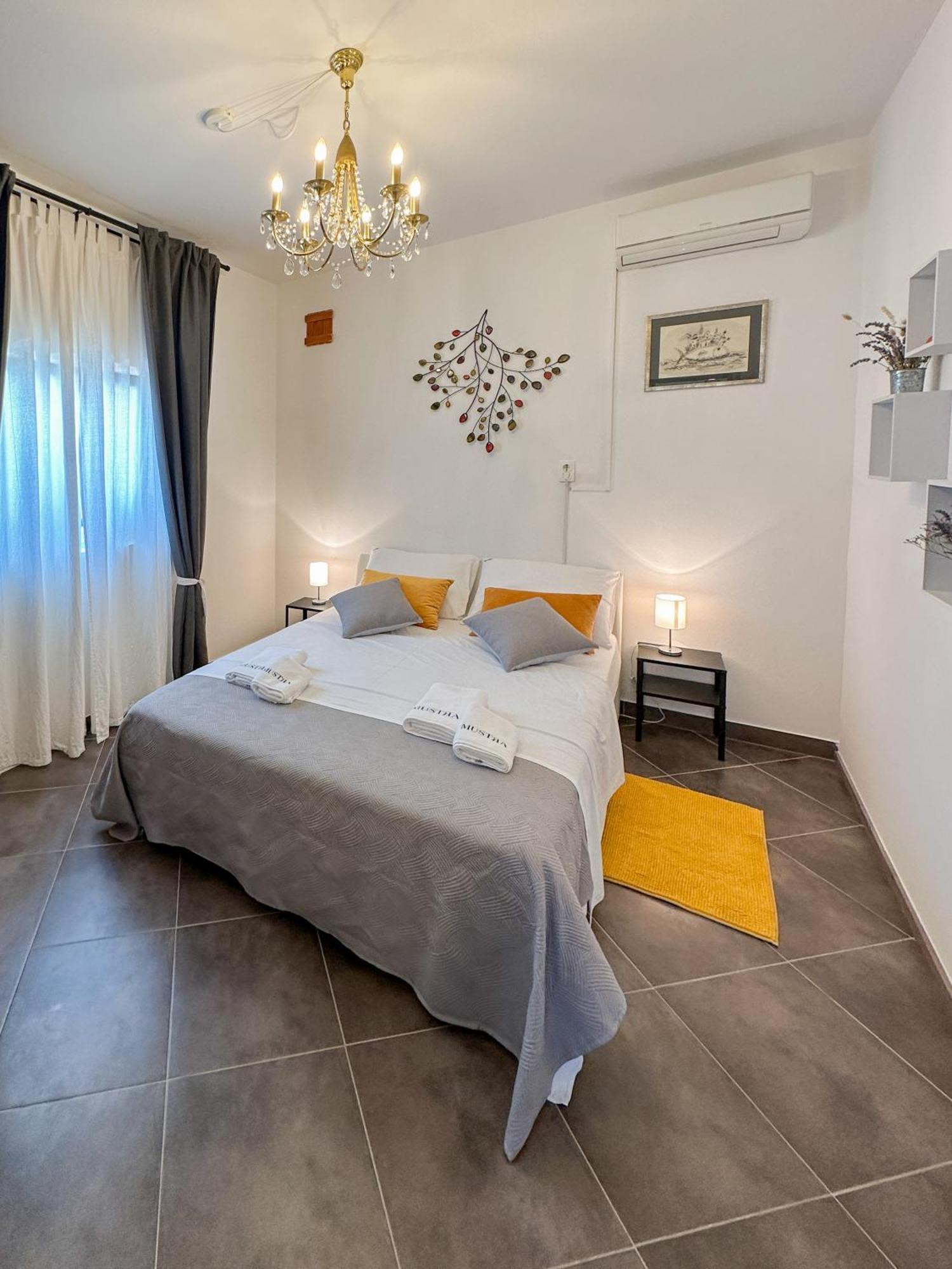 Villa Mustra House - Private Pool & Sauna *