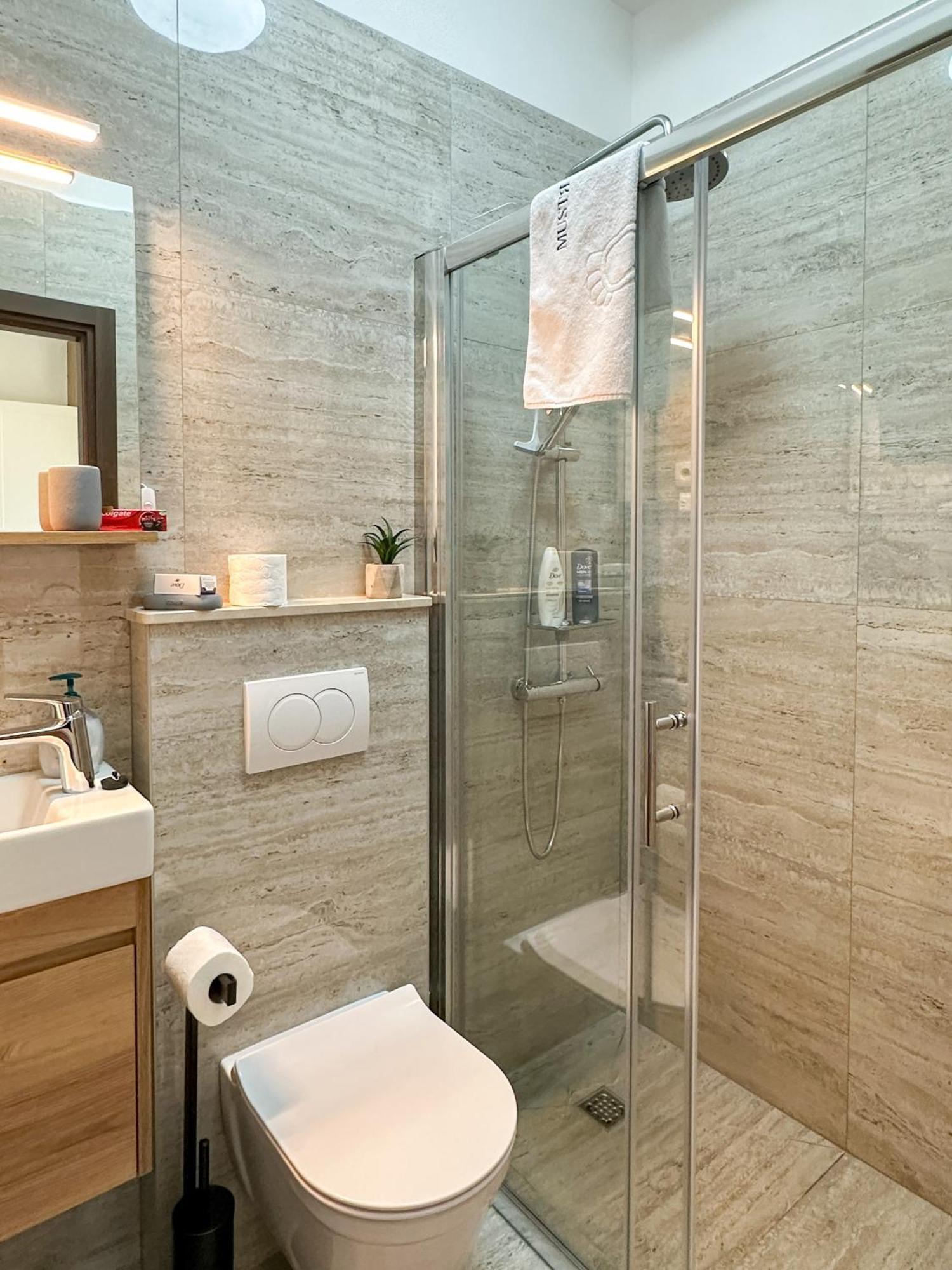 Mustra House - Private Pool & Sauna